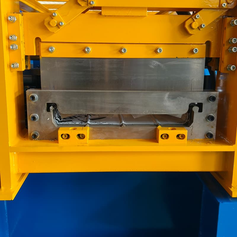 Standing Seam Roof Machine Nail Strip Standing Seam Metal Purlin Roof Shingle Machine